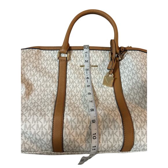 Michael Kors Jet Set Duffel - Picture 14 of 14